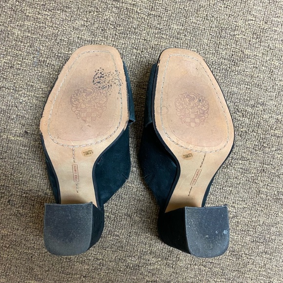 Black Vincent Camuto Saude Sandles - Picture 4 of 6